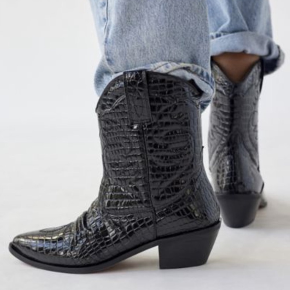 NWT Urban Outfitters Lynn Black Croc Cowboy Boots 8